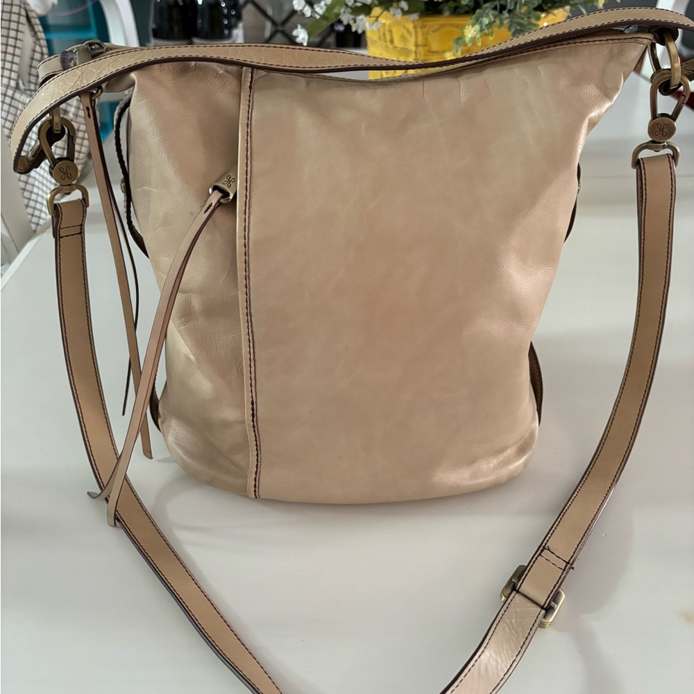 Hobo tan leather shoulder bag